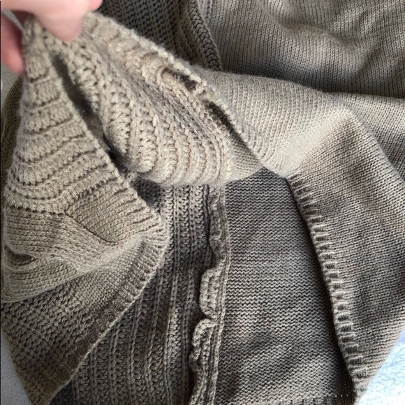 ✨Mocha Colored V-Neck Chunky Cable Knit Sweater✨ - Picture 2 of 5